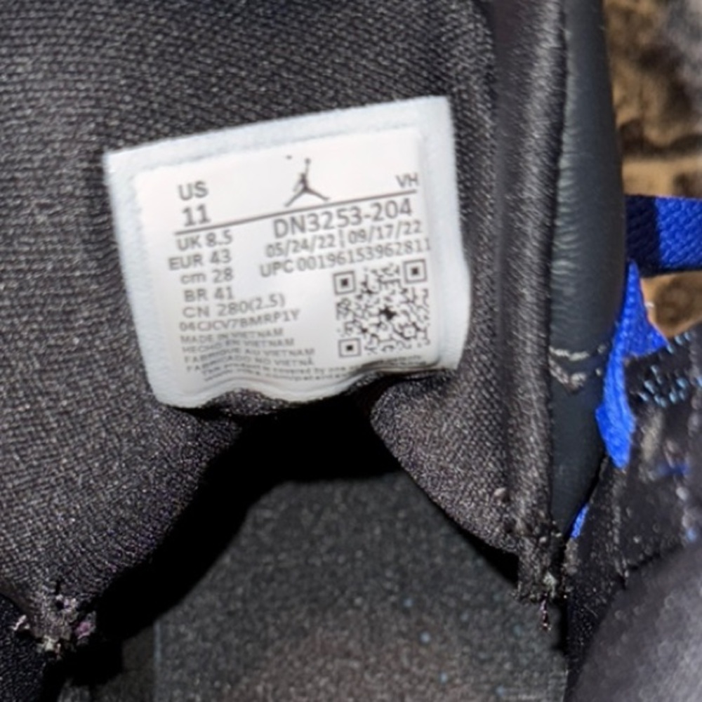 Nike Royal Blue and Black High-Tops - Picture 7 of 7